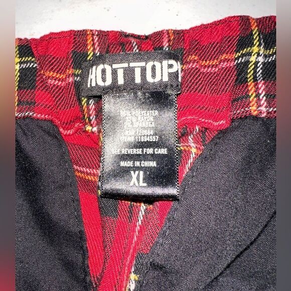 Hot Topic Red Plaid Pants With Detachable Chain - Picture 5 of 5